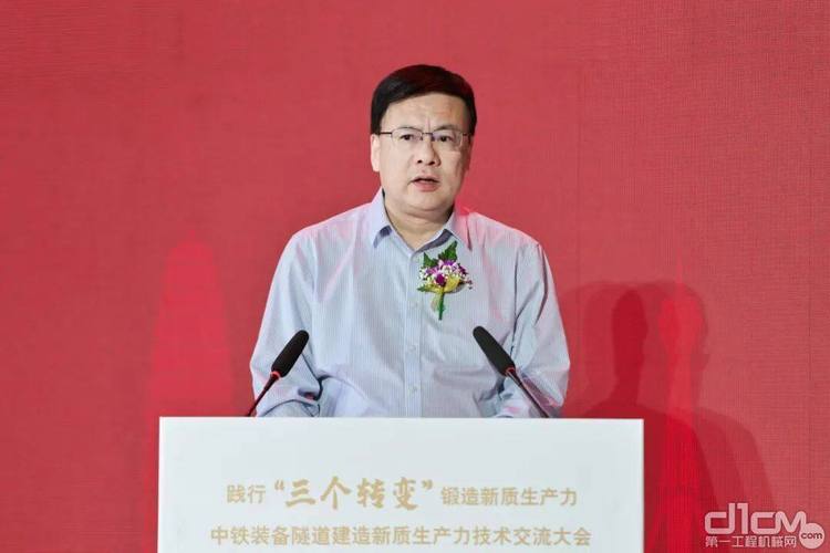 郑州经开区党工委书记李小虎 以技术创新引领高质量发展新征程